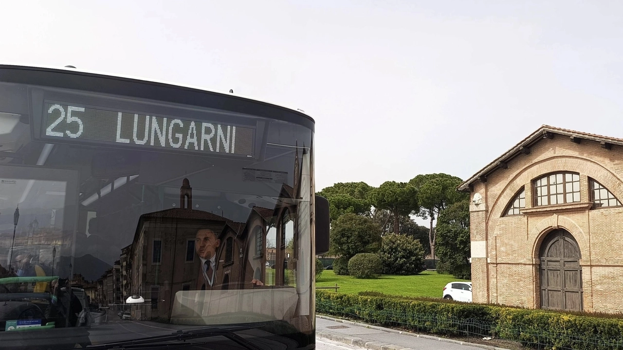 La linea 25 di Autolinee Toscana "Park Pietrasantina - Musei dei Lungarni"