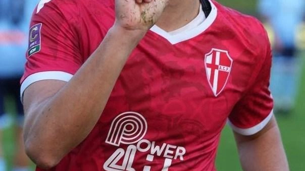 Mattia Bortolussi, prima punta inseguita anche la scorsa estate il cui contratto scade il prossimo 30 giugno, autore di 16 reti nell’ultimo campionato col Padova Mattia Bortolussi, prima punta inseguita anche la scorsa estate il cui contratto scade il prossimo 30 giugno, autore di 16 reti nell’ultimo campionato col Padova