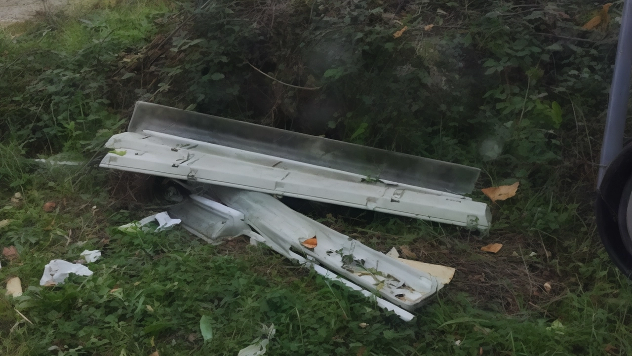La questione degli abbandoni di rifiuti a Fucecchio, in particolare in via Palagina a Ponte a Cappiano, resta irrisolta. Le segnalazioni non sempre portano a tempestive rimozioni, suscitando polemiche e preoccupazioni tra i cittadini. La questione degli abbandoni di rifiuti a Fucecchio, in particolare in via Palagina a Ponte a Cappiano, resta irrisolta. Le segnalazioni non sempre portano a tempestive rimozioni, suscitando polemiche e preoccupazioni tra i cittadini.