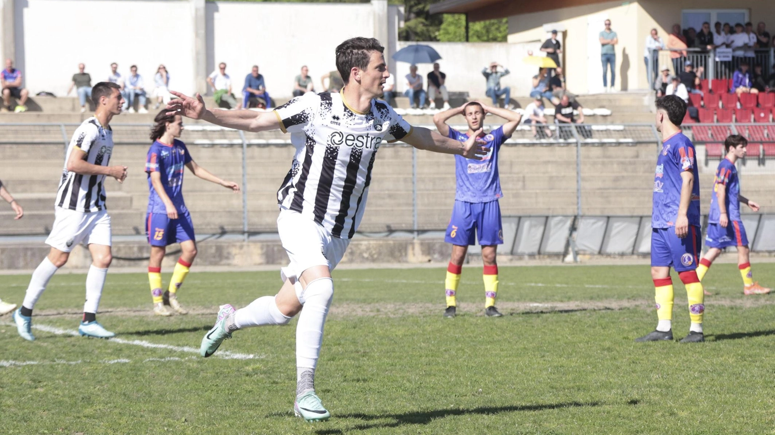 Il Siena vince 1-0 contro la Castiglionese a Castiglion Fiorentino, con Masini che segna l'unico gol. Partita equilibrata con poche emozioni, decisa da un tap-in nella ripresa.