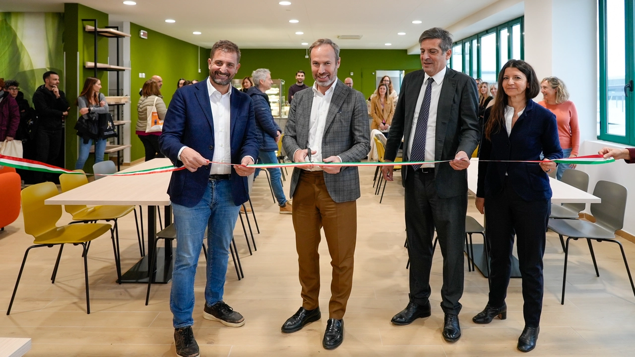 Il taglio del nastro Il taglio del nastro