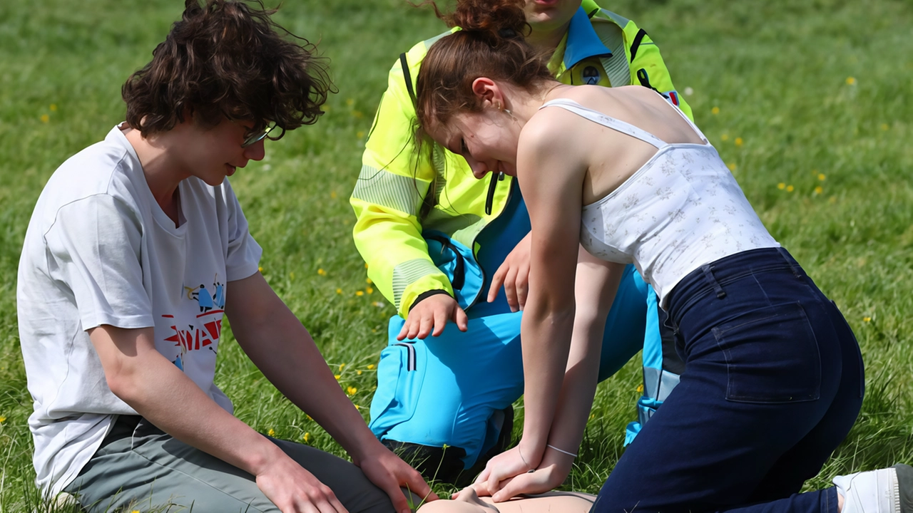 Durante l’open day ci si potrà iscrivere al nuovo corso gratuito per soccorritori di livello base che prenderà il via il 19 maggio Durante l’open day ci si potrà iscrivere al nuovo corso gratuito per soccorritori di livello base che prenderà il via il 19 maggio