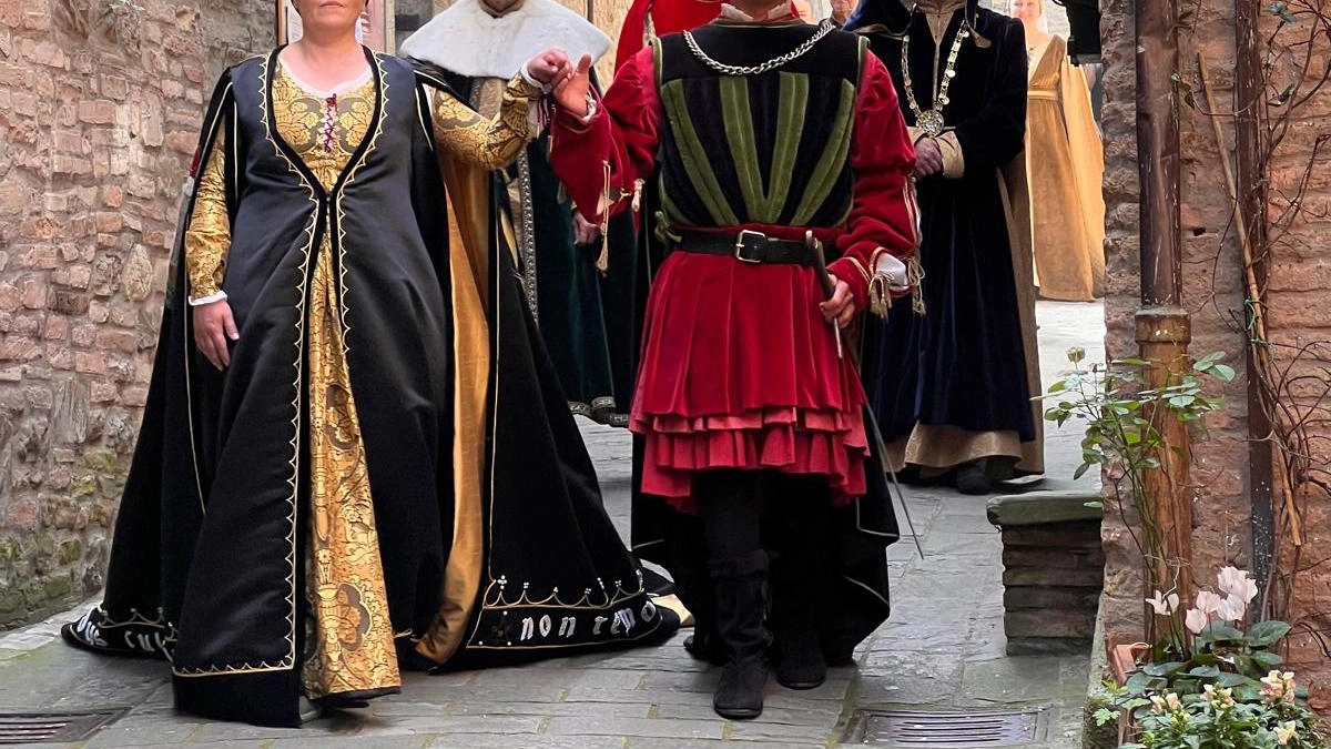 Una celebrazione ridotta quella della donazione della Santa Spina e della ostensione della reliquia, ma non per questo meno carica...