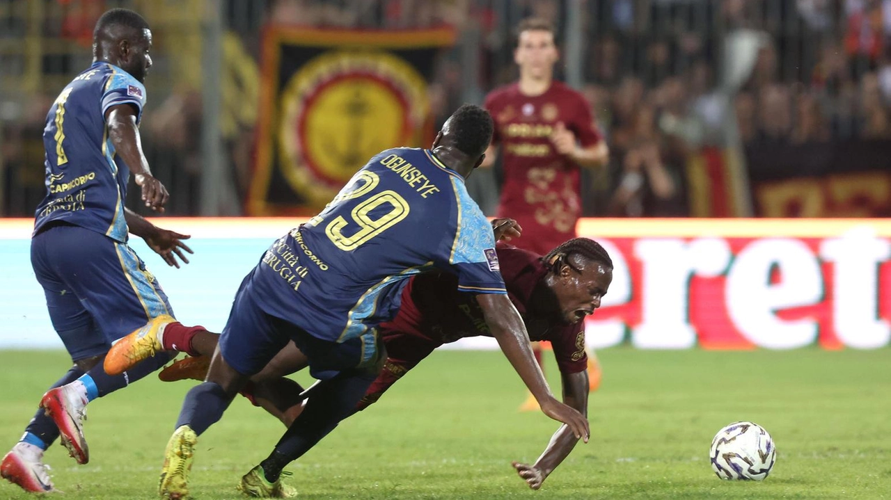 I biancorossi avanti di due gol (Kanoute e Matos) si fanno raggiungere e superare (3-2). Riflessioni in corso