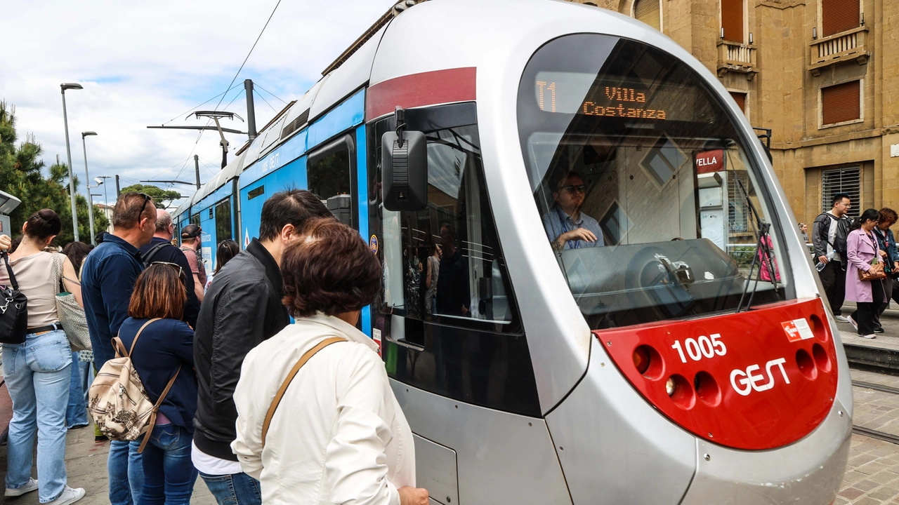 La tramvia a Firenze (Giuseppe Cabras/New Press Photo)