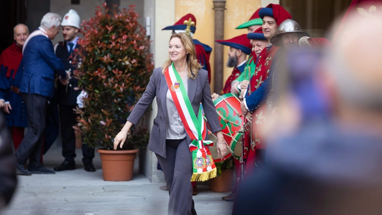 Ilaria Bugetti con la fascia tricolore; si è dimessa da sindaca di Prato lo scorso 20 giugno Ilaria Bugetti con la fascia tricolore; si è dimessa da sindaca di Prato lo scorso 20 giugno