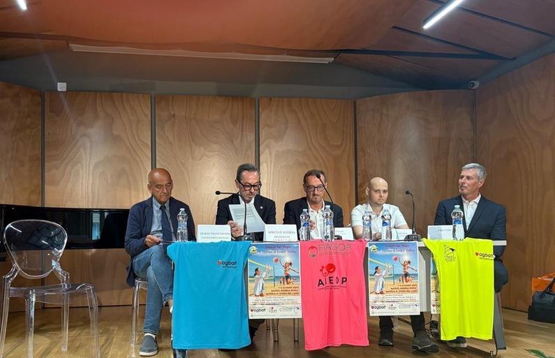 https://www.lanazione.it/image-service/view/acePublic/alias/contentid/M2Y2NGM5YTctNjI1OC00/0/lo-sport-celebra-la-vita-a-muro-contro-i-tumori.jpeg