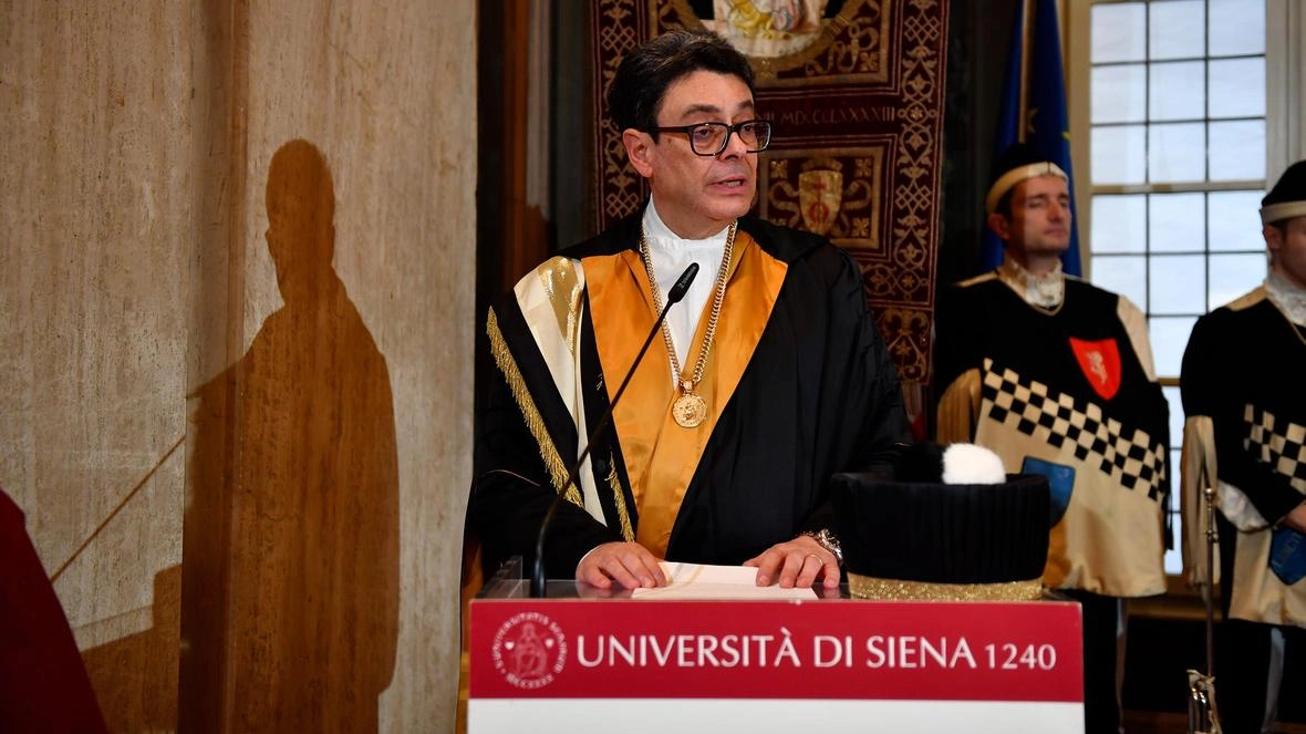 Il rettore Roberto Di Pietra con la sua relazione inaugurale aprirà, venerdì prossimo, il 784° anno accademico dell’Università di Siena. Le prolusioni saranno delle professoresse Luisa Bracci e Marcella Frangipane Il rettore Roberto Di Pietra con la sua relazione inaugurale aprirà, venerdì prossimo, il 784° anno accademico dell’Università di Siena. Le prolusioni saranno delle professoresse Luisa Bracci e Marcella Frangipane