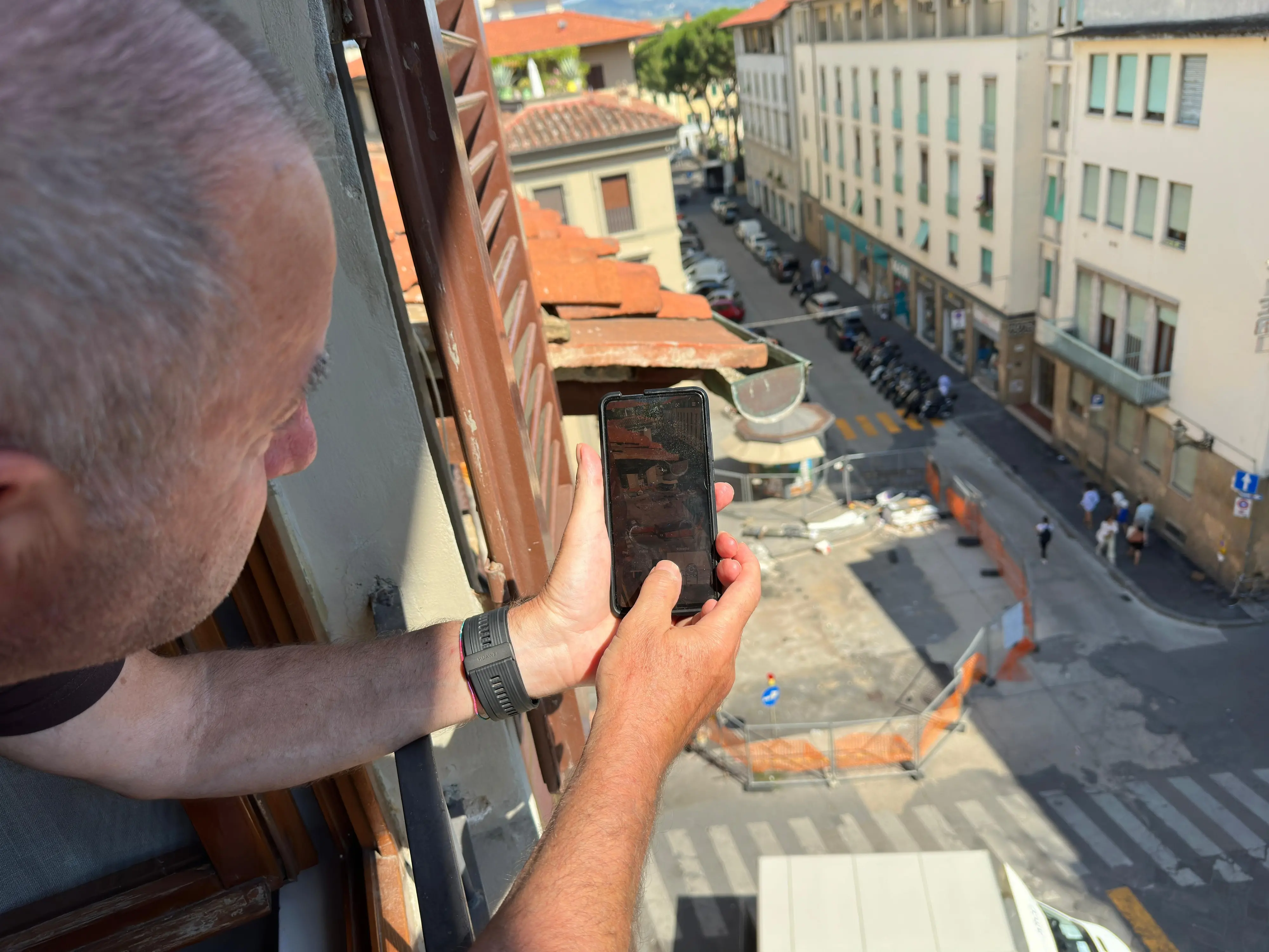 Il cantiere infinito a Firenze. “Lo fotografo da 55 giorni, non c’è mai nessuno a lavorare”