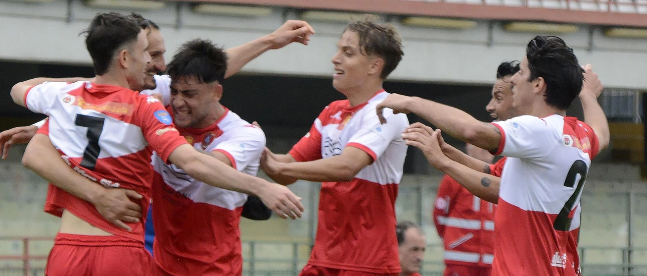 Derby Grosseto-Siena: Orvietana ai playoff dopo il pareggio 1-1