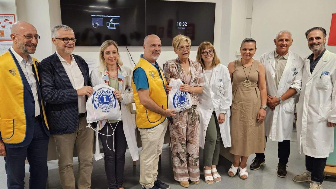 https://www.lanazione.it/image-service/view/acePublic/alias/contentid/M2Y3YmFlYWQtODk2ZS00/0/kit-alle-vittime-di-violenza-il-dono-dei-lions-toscani.jpeg?f=16:9&w=1200&h=630
