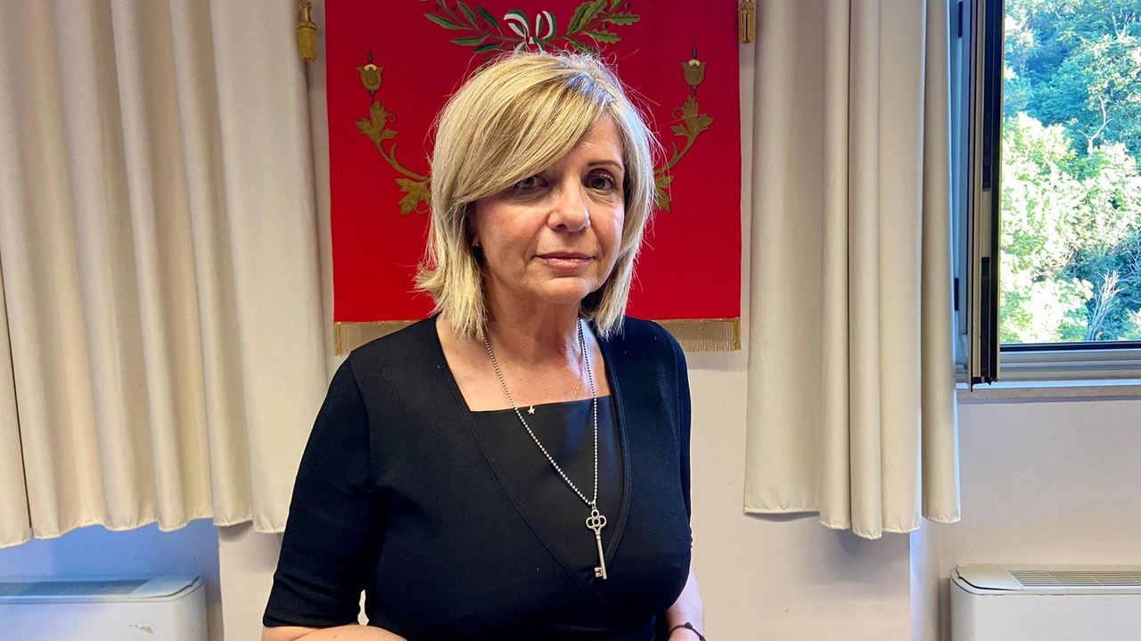 L’assessore all’ambiente di Colle, Monica Sottili, spiega la situazione rifiuti L’assessore all’ambiente di Colle, Monica Sottili, spiega la situazione rifiuti
