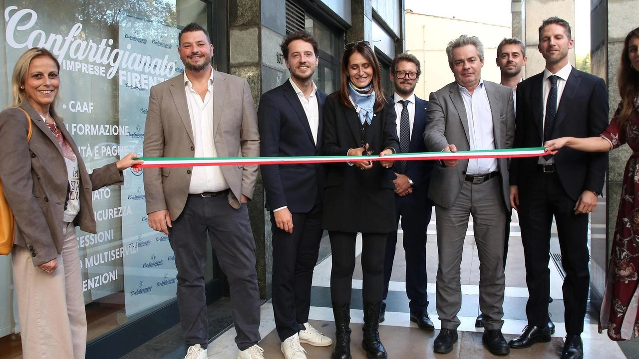 Il taglio del nastro dei nuovi uffici di Confartigianto in via Aretina 167 Il taglio del nastro dei nuovi uffici di Confartigianto in via Aretina 167
