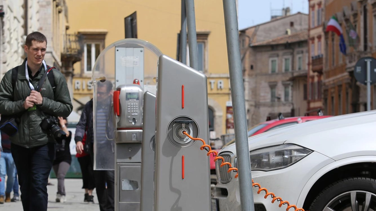 Si stima che in Italia ci siano 66 auto ogni 100 abitanti mentre sarebbero 57 in Germania e 48 in Francia Si stima che in Italia ci siano 66 auto ogni 100 abitanti mentre sarebbero 57 in Germania e 48 in Francia