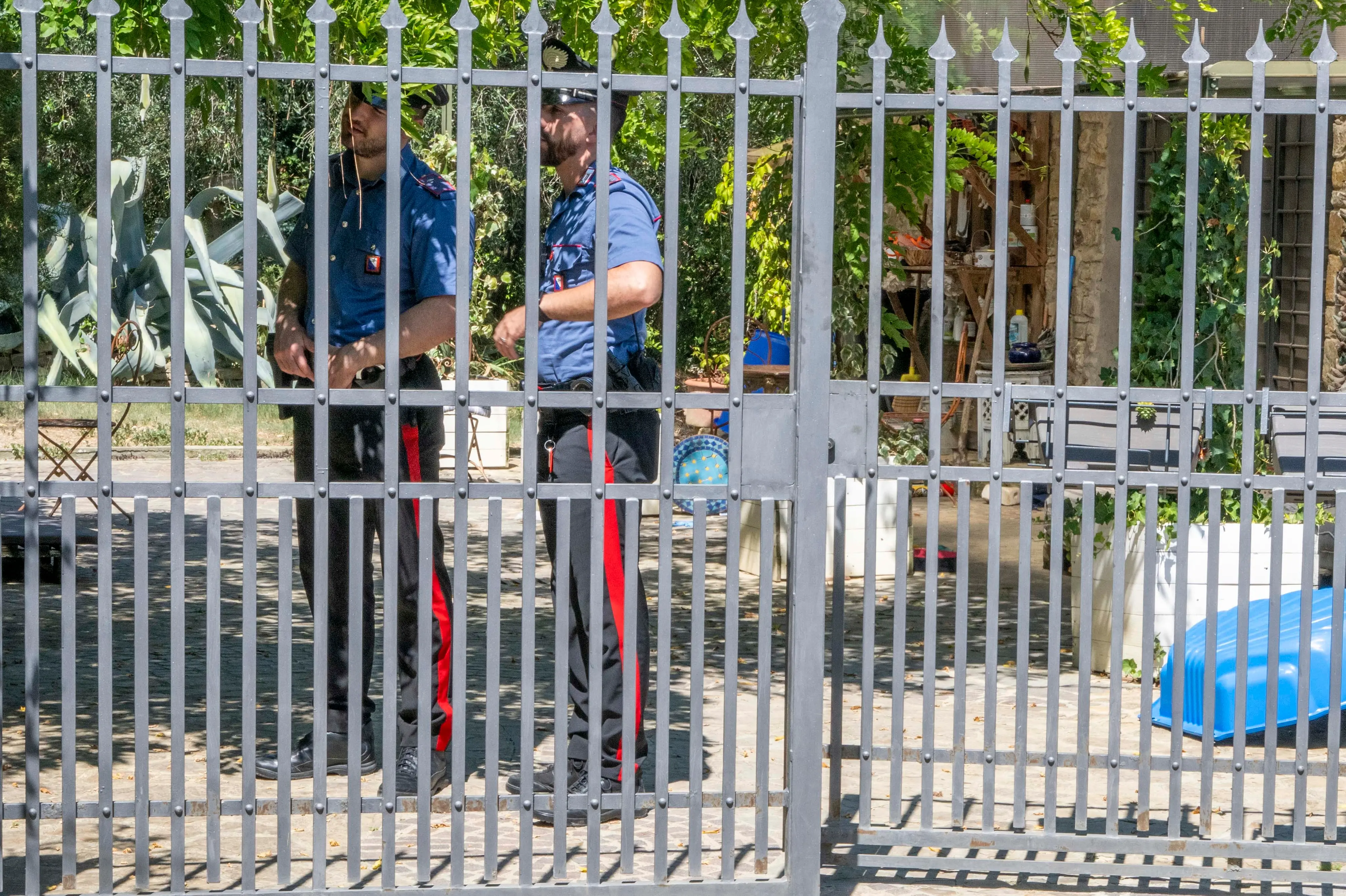 Fiesole, colpisce la moglie con una roncola davanti alle figlie. Lui arrestato, lei è in pericolo di vita