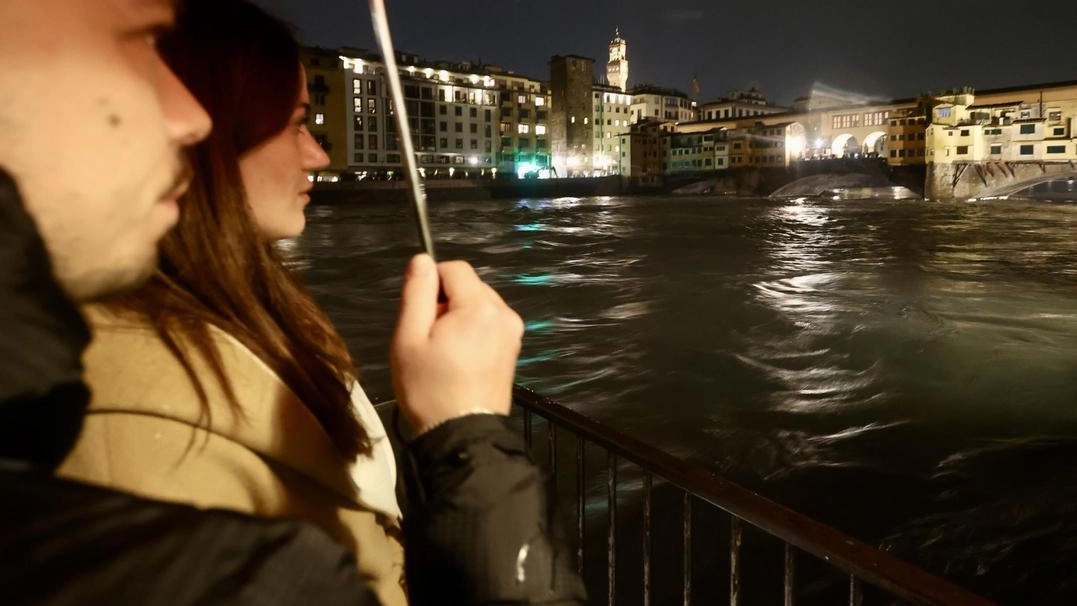 La piena dell’Arno di venerdì sera