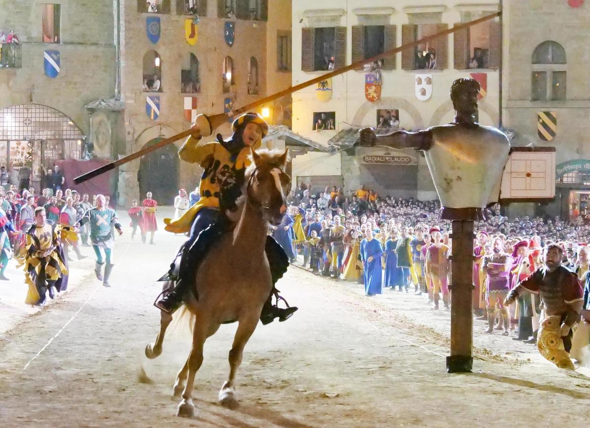 tutti al galoppo verso la giostra tra le voci d8217incanto del polifonico e i banchi del ritorno alle fiere