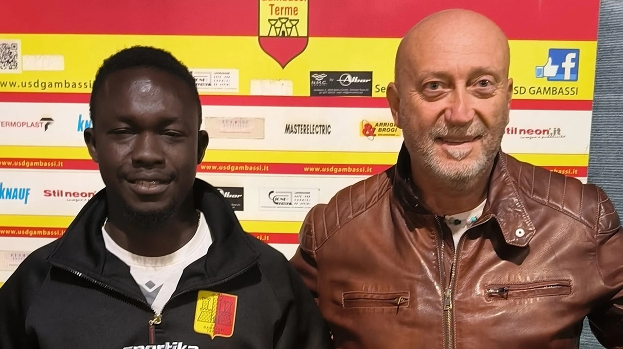 A sinistra Gueye Elhadji, attaccante del Gambassi A sinistra Gueye Elhadji, attaccante del Gambassi