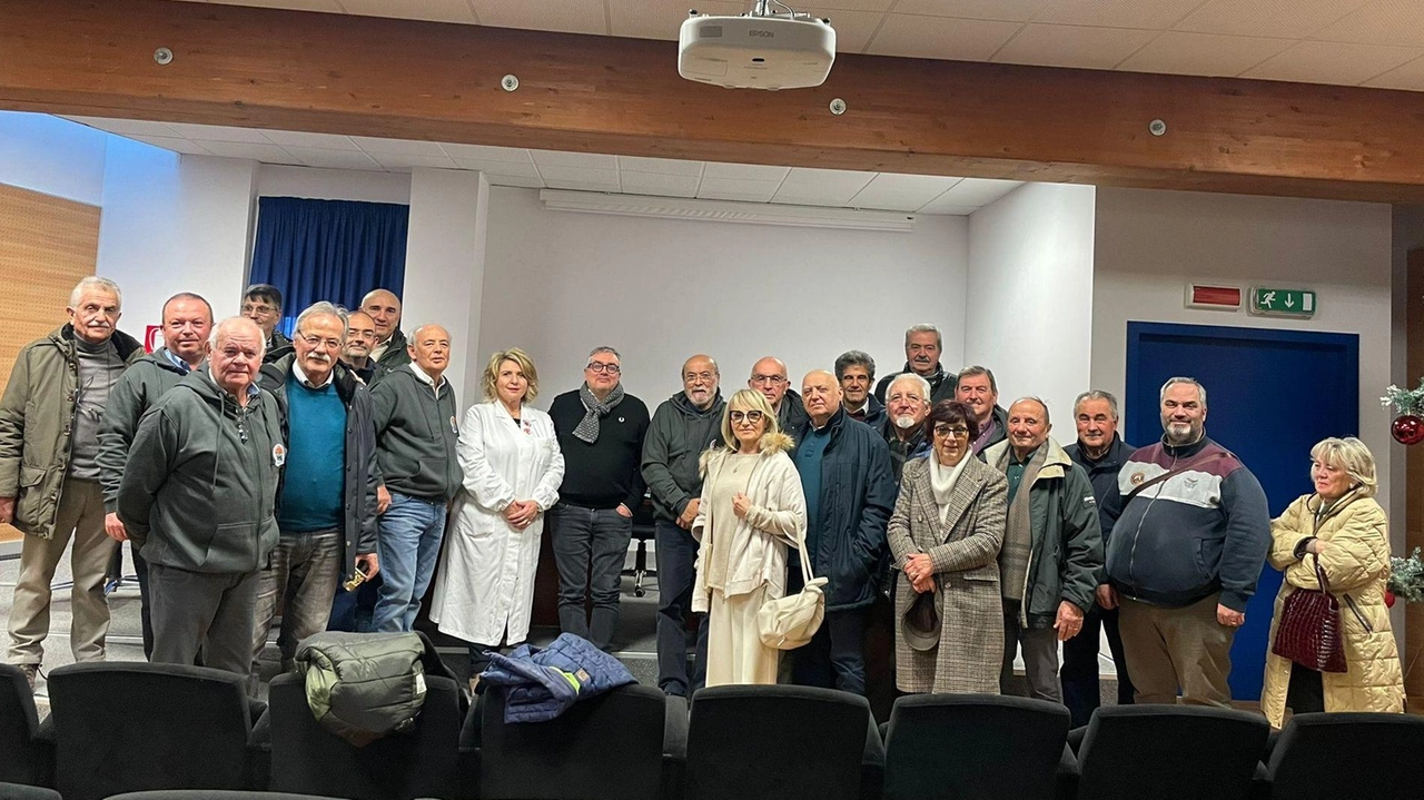 La cerimonia di donazione da parte del Camper Club Gubbio La cerimonia di donazione da parte del Camper Club Gubbio