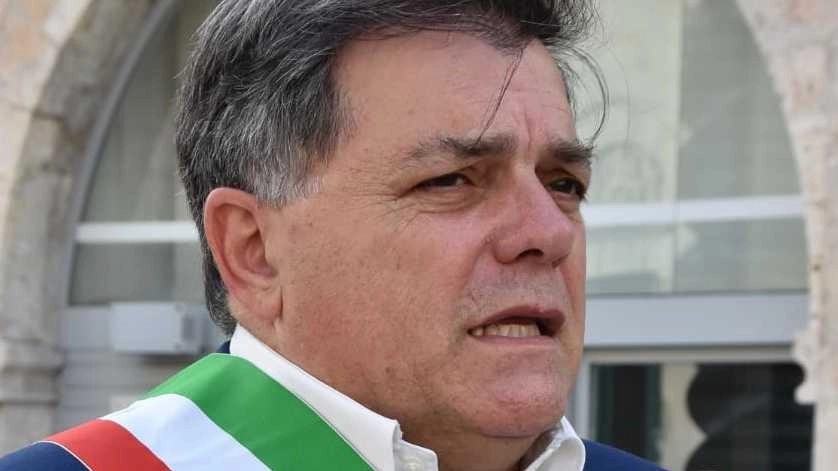 Il sindaco Alberto Giovannetti interviene sulla vicenda degli ex Salesiani dopo che negli ultimi mesi si sono mobilitati prima il Pd con la mozione in consiglio e a seguire le ditte pietrasantine del mosaico con il loro appello per salvare i mosaici della chiesa Il sindaco Alberto Giovannetti interviene sulla vicenda degli ex Salesiani dopo che negli ultimi mesi si sono mobilitati prima il Pd con la mozione in consiglio e a seguire le ditte pietrasantine del mosaico con il loro appello per salvare i mosaici della chiesa