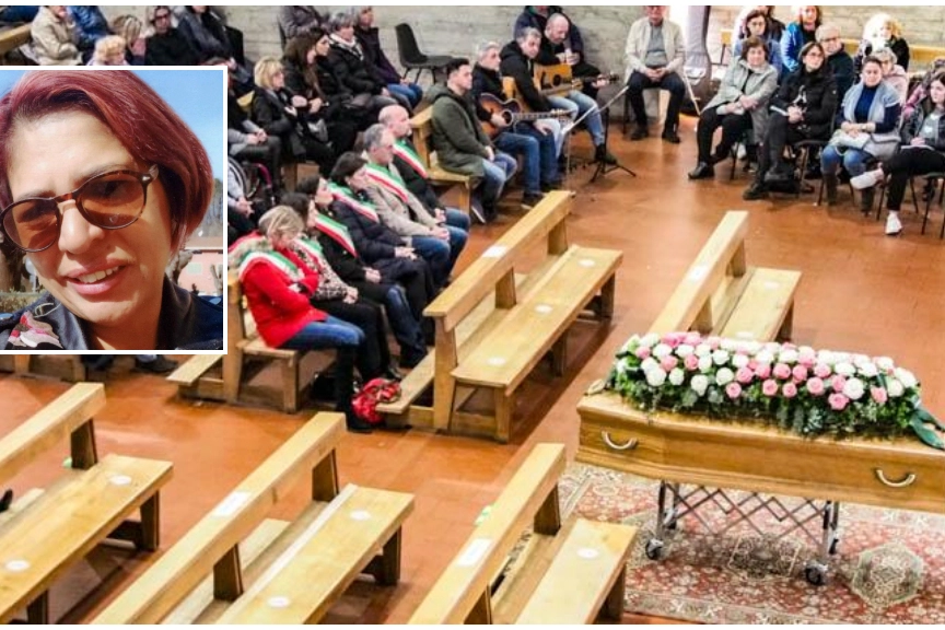Un momento del funerale (Foto Borghesi) e, nel riquadro, la vittima