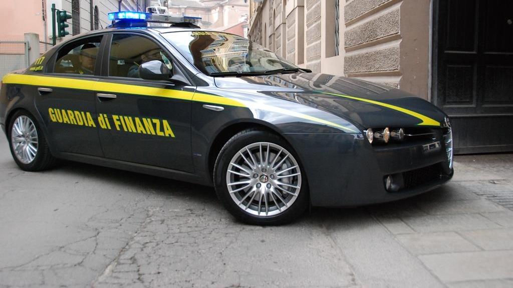 camorra in toscana dieci arresti per reati fiscali autoriciclaggio ed estorsione