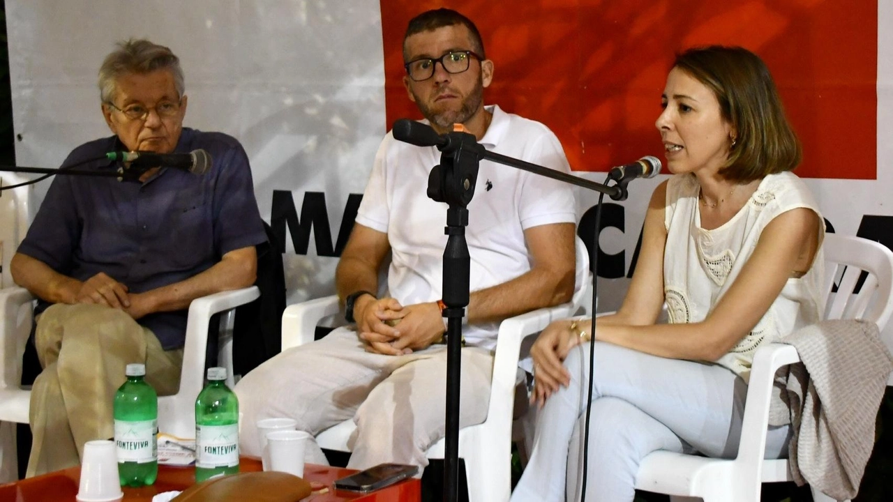 Da sinistra Adriano Sofri, Nicola Del Vecchio e la direttrice di Qn, Agnese Pini (Foto Delia) Da sinistra Adriano Sofri, Nicola Del Vecchio e la direttrice di Qn, Agnese Pini (Foto Delia)