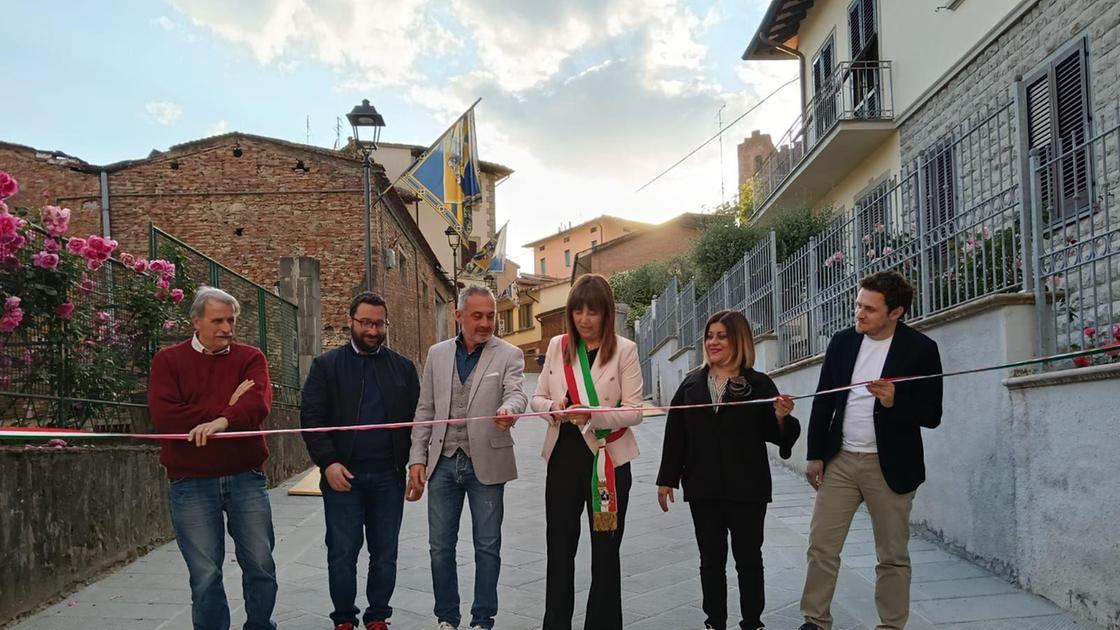 La nuova via Porta Raimonda: "Bella pavimentazione in pietra. Altro passo avanti per la città"