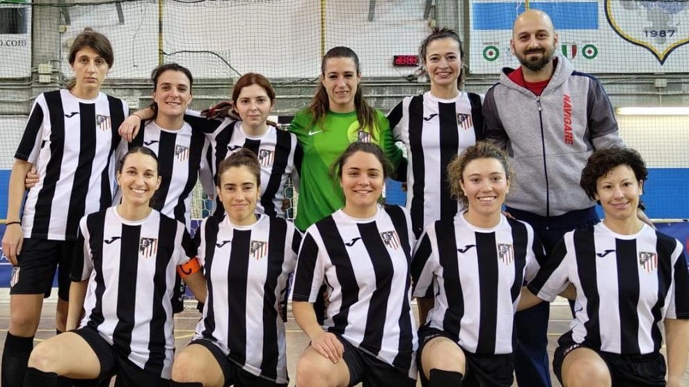Il Futsal in Versilia si conferma una realtà di successo, con il Versilia pronto a girare l'Italia e l'Atletico Viareggio femminile in testa alla classifica. Anche le giovanili ottengono risultati positivi, mentre il Massarosa C5 cede alla capolista Futsal Lucchese.