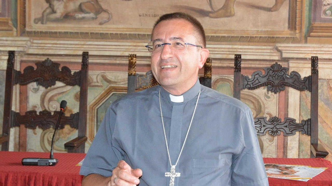 I partecipanti al pellegrinaggio incontreranno anche il vescovo di Arezzo, monsignor Andrea Migliavacca I partecipanti al pellegrinaggio incontreranno anche il vescovo di Arezzo, monsignor Andrea Migliavacca