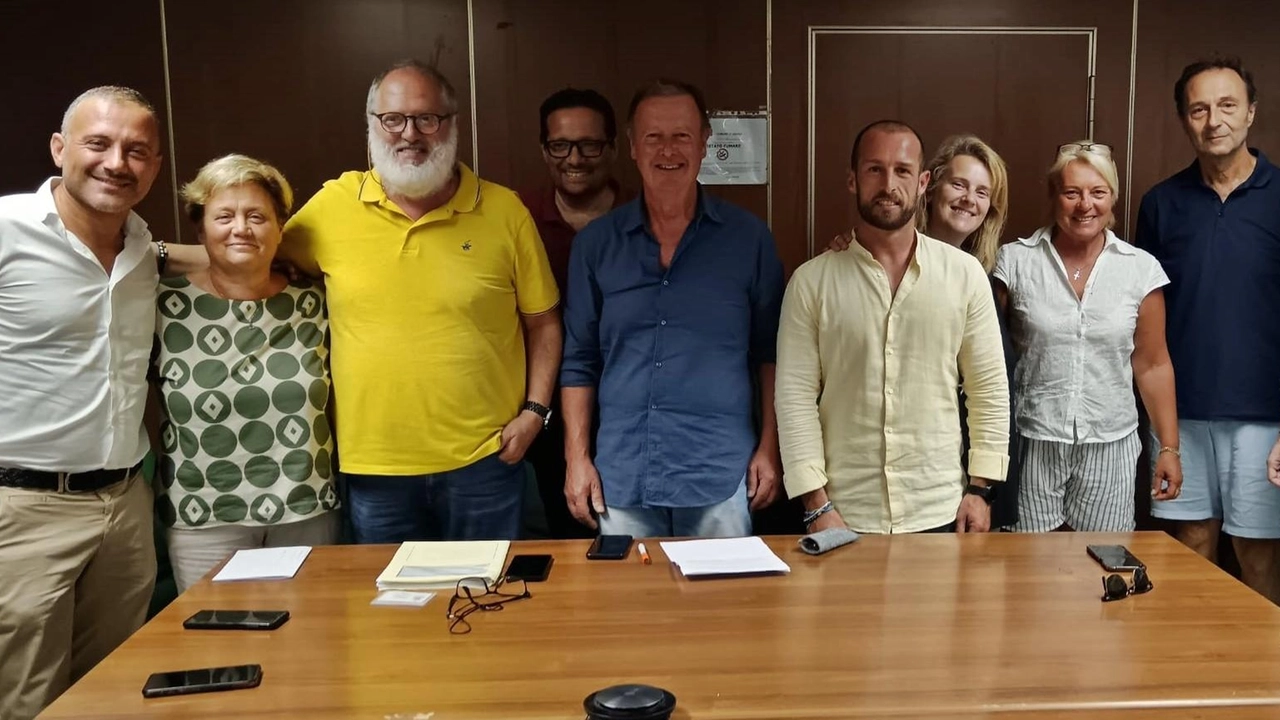 I consiglieri comunali di Pd e ’Massa è un’altra cosa’ con il consigliere regionale Giacomo Bugliani I consiglieri comunali di Pd e ’Massa è un’altra cosa’ con il consigliere regionale Giacomo Bugliani