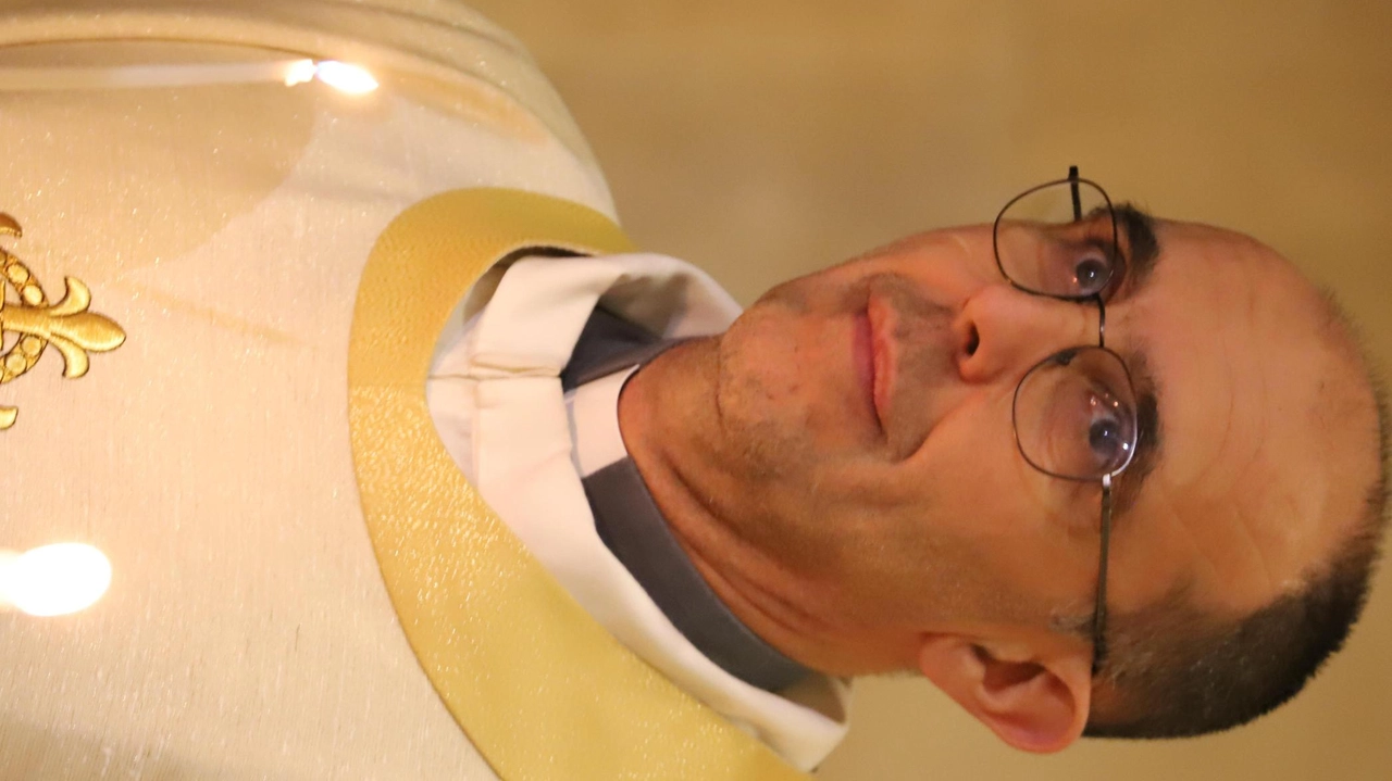 "Lunedì scorso sono stato chiamato dal Nunzio per darmi la comunicazione ad essere pastore della diocesi di Grosseto e... "Lunedì scorso sono stato chiamato dal Nunzio per darmi la comunicazione ad essere pastore della diocesi di Grosseto e...