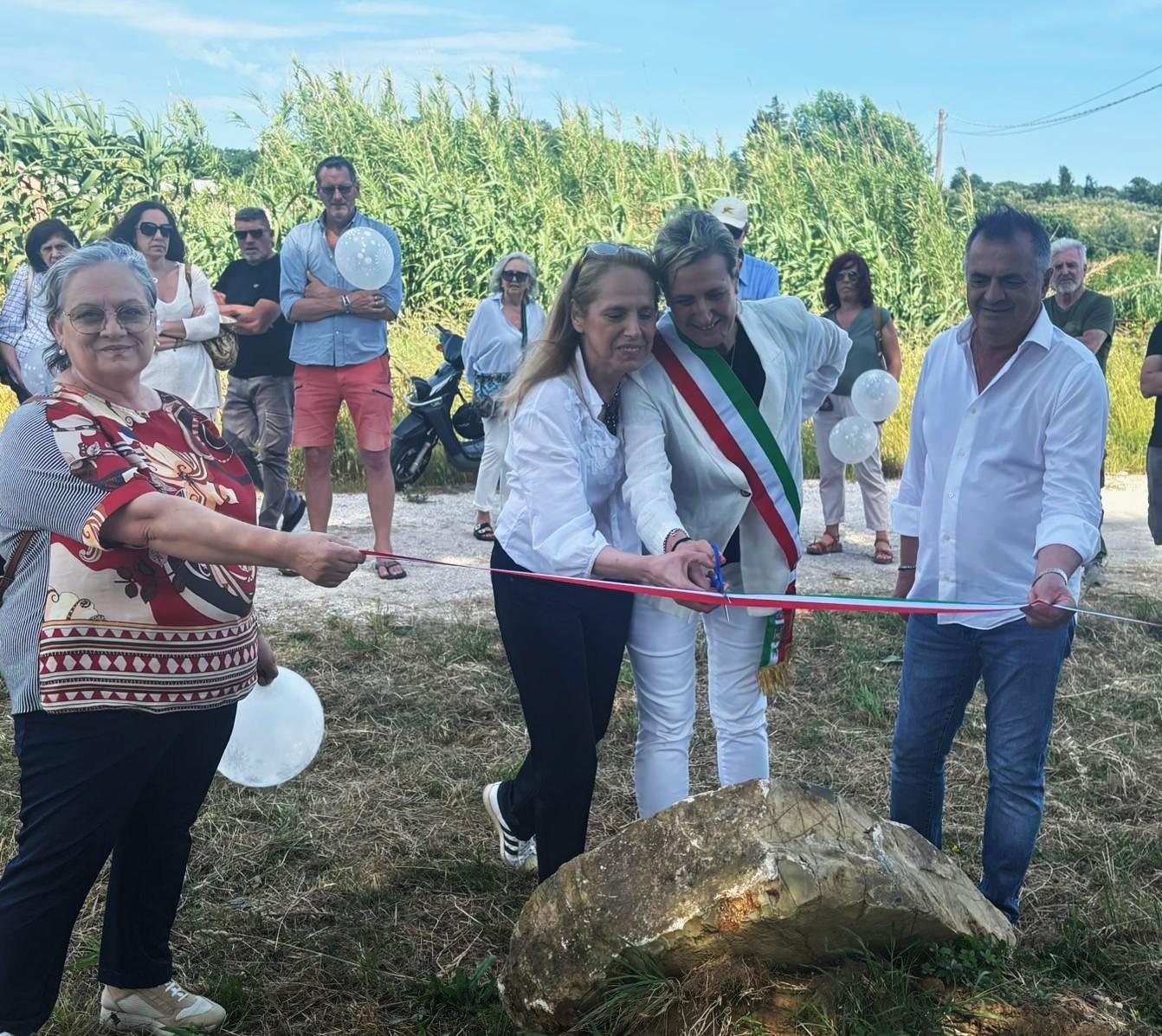 https://www.lanazione.it/image-service/view/acePublic/alias/contentid/M2ZlMWMxNDctY2I0My00/0/ecco-il-giardino-degli-angeli-ogni-albero-un-dolce-pensiero.jpeg