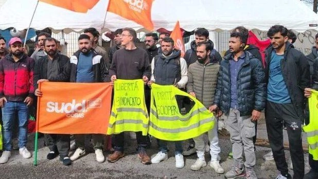 Uno dei tanti picchetti del Sudd Cobas guidato da Luca Toscano