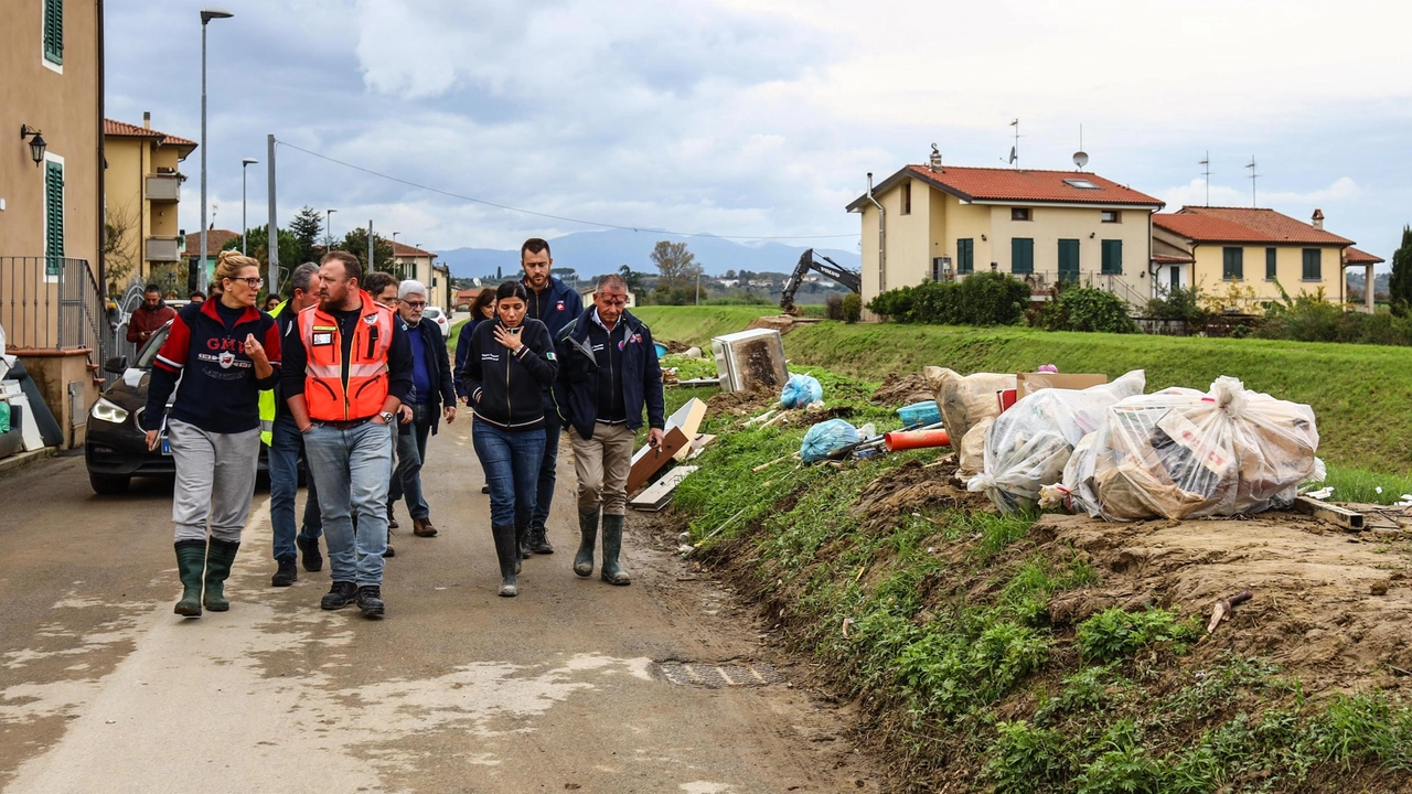 La sindaca Simona Rossetti durante il sopralluogo con l’assessora regionale Monia Monni dopo l’alluvione del 2023 (foto archivio Gasperini) La sindaca Simona Rossetti durante il sopralluogo con l’assessora regionale Monia Monni dopo l’alluvione del 2023 (foto archivio Gasperini)