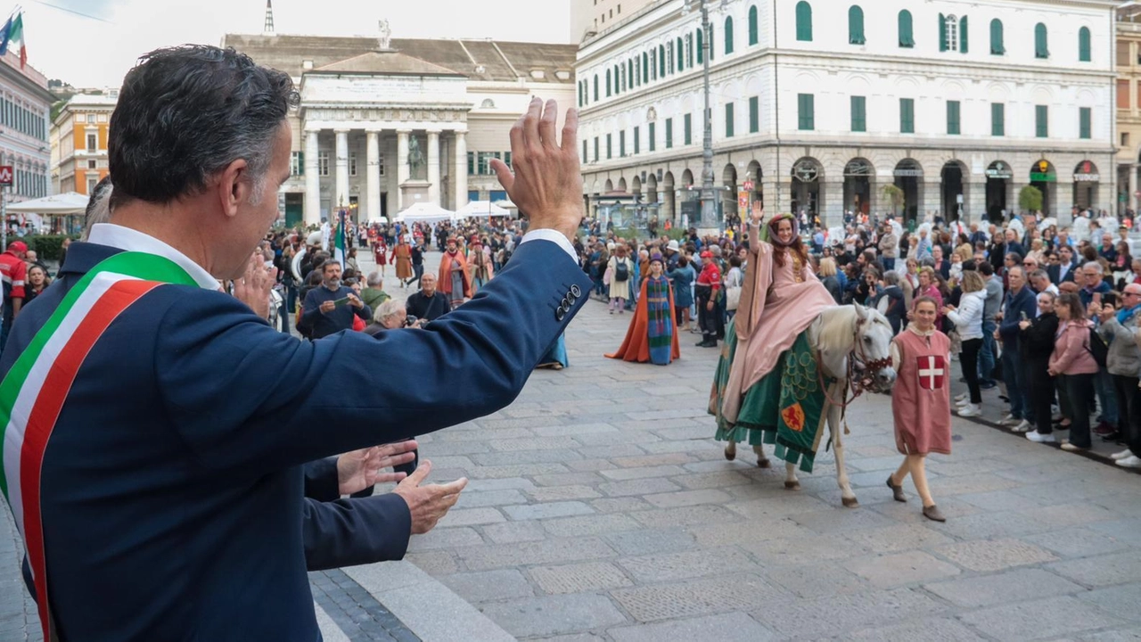 Alcuni momenti del corteo storico di Genova che da piazza De Ferrari è arrivato a Palazzo Ducale Alcuni momenti del corteo storico di Genova che da piazza De Ferrari è arrivato a Palazzo Ducale