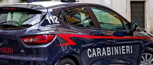 Tentato furto al supermercato, bloccato 23enne con formaggio e bistecche