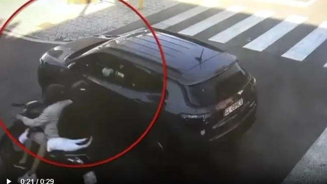 L’immagine di uno dei colpi messi a segno sul lungomare del Forte L’immagine di uno dei colpi messi a segno sul lungomare del Forte