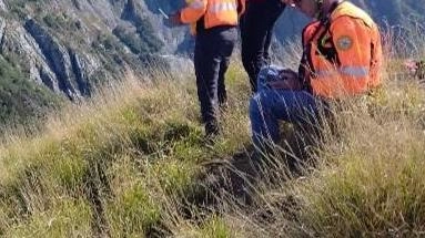 Sul campo sono stati impegnati i tecnici delle stazioni di Querceta e Massa del soccorso alpino, con la partecipazione di due piloti di droni del Cnsas nazionale