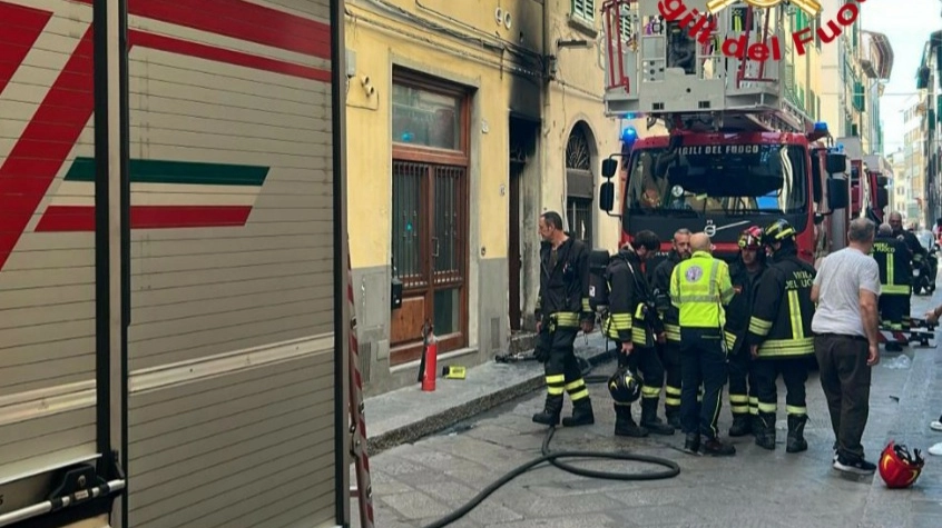 Vigili del fuoco sul luogo dell'incendio