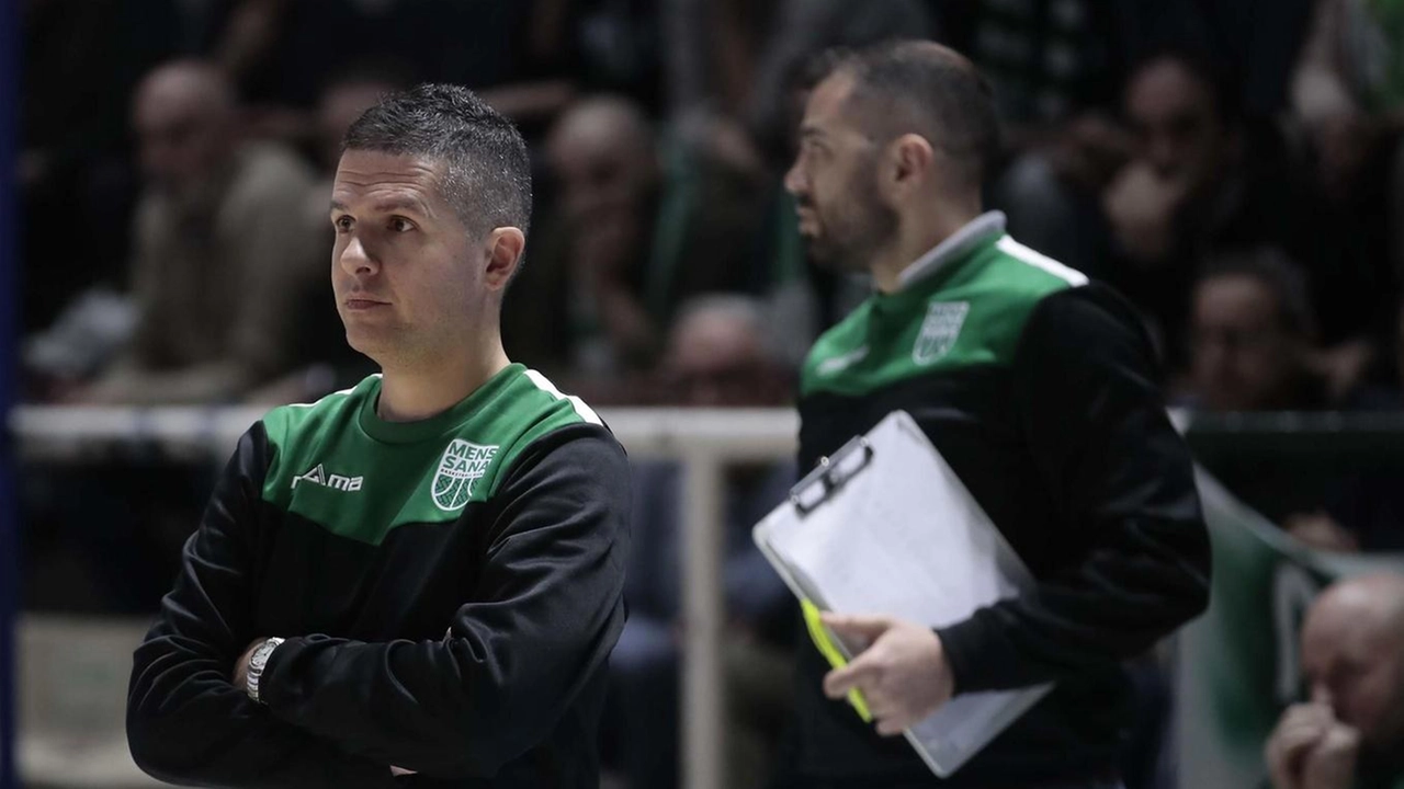 Mens Sana-coach Betti: ora l’addio è ufficiale: "Si chiude il mio percorso. Dico grazie a tutti"