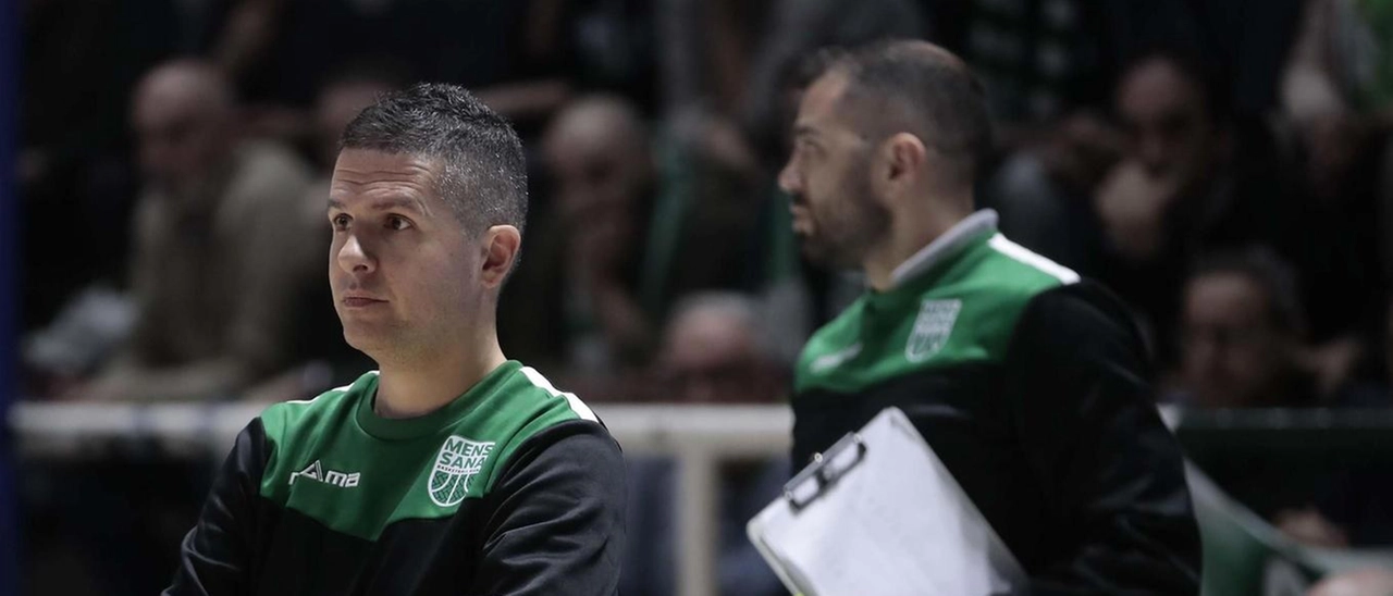Mens Sana-coach Betti: ora l’addio è ufficiale: "Si chiude il mio percorso. Dico grazie a tutti"