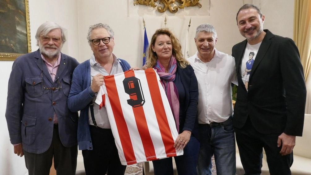 La presentazione del torneo intitolato al mitico Pablito La presentazione del torneo intitolato al mitico Pablito