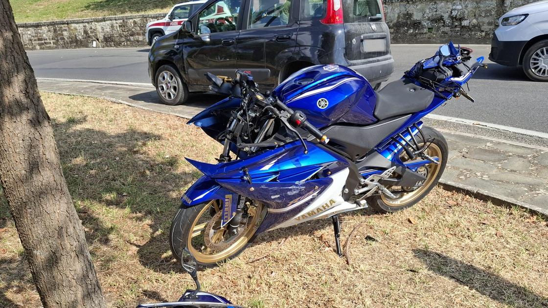 Incidente tra moto e auto a San Casciano Val di Pesa: un uomo in ospedale Incidente tra moto e auto a San Casciano Val di Pesa: un uomo in ospedale