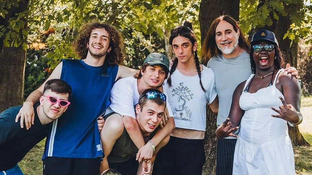 I Punkcake superano gli Home Visit e accedono ai Live Show di X Factor con il team di Manuel Agnelli. Il loro talento punk conquista il pubblico e promette una competizione agguerrita per la vittoria finale. I Punkcake superano gli Home Visit e accedono ai Live Show di X Factor con il team di Manuel Agnelli. Il loro talento punk conquista il pubblico e promette una competizione agguerrita per la vittoria finale.