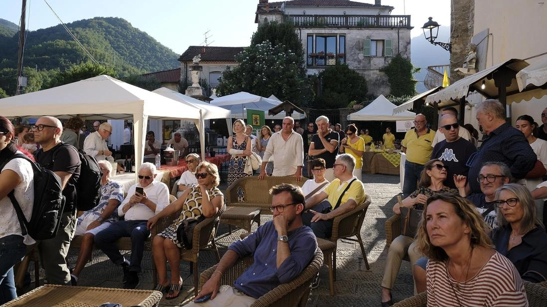 Alcuni momenti delle prime due serate del Bancarel’Vino, kermesse alla 42° edizioni (Fotoservizio Massimo Pasquali) Alcuni momenti delle prime due serate del Bancarel’Vino, kermesse alla 42° edizioni (Fotoservizio Massimo Pasquali)