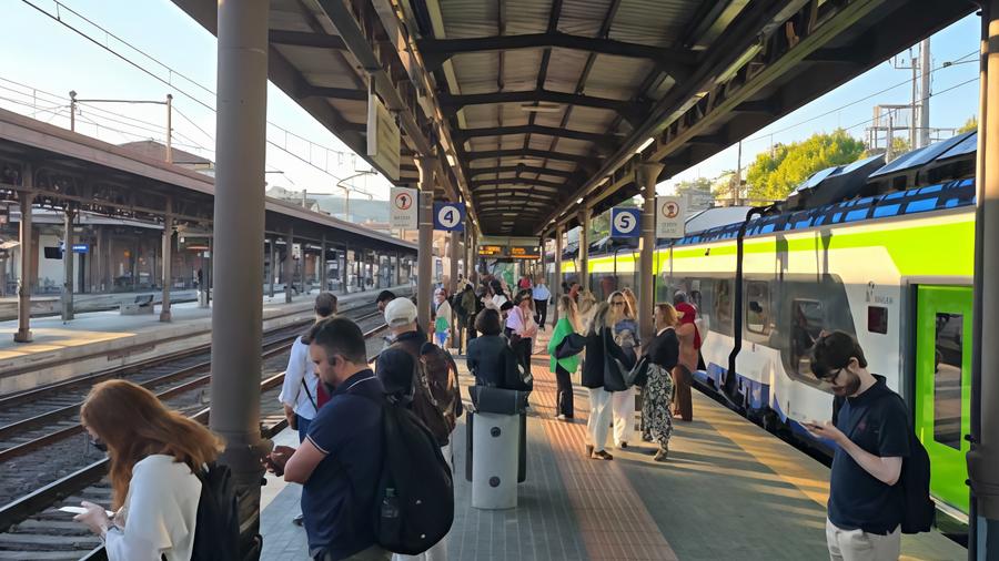 Linea ferroviaria Arezzo Sinalunga. Conclusi i lavori di manutenzione. Abbonamenti al via: prezzi invariati Linea ferroviaria Arezzo Sinalunga. Conclusi i lavori di manutenzione. Abbonamenti al via: prezzi invariati