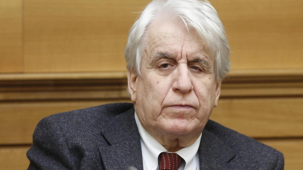 Luigi Manconi, politico, sociologo, critico musicale e scrittore, presenterà ’La scomparsa dei colori’ domani alle 18,30 alla Giunti Odeon di Firenze