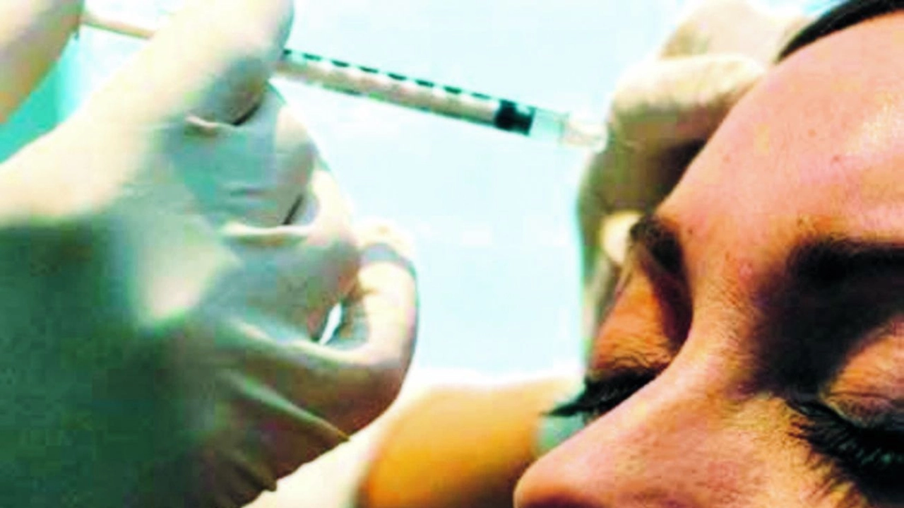 I danni del falso medico estetico, nei guai una donna di 30 anni. “Mai risparmiare con la salute”