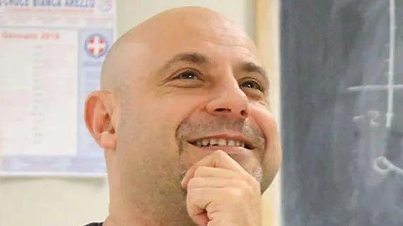 Ottanta studenti del liceo classico e musicale Petrarca a lezione di teatro. L’associazione culturale Noidellescarpediverse ha rinnovato il proprio impegno... Ottanta studenti del liceo classico e musicale Petrarca a lezione di teatro. L’associazione culturale Noidellescarpediverse ha rinnovato il proprio impegno...